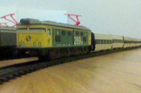 Artículo nº 3. Como montar un único circuito con dos pequetrenes de mercancias y de pasajeros clásicos. Artículo nº 3. Como montar un único circuito con dos pequetrenes de mercancias y de pasajeros clásicos.