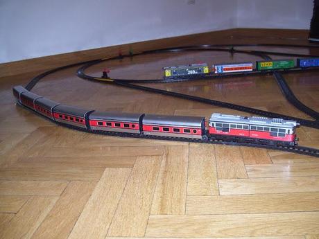 Circuito ampliando el mercancias con cruce con un segundo circuito. Circuito ampliando el mercancias con cruce con un segundo circuito.