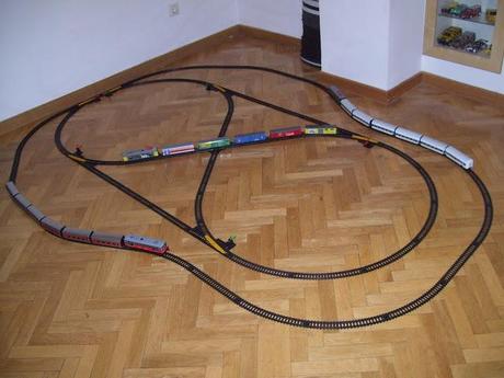 Circuito ampliando el mercancias con cruce con un segundo circuito. Circuito ampliando el mercancias con cruce con un segundo circuito.