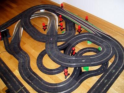 Montajes de slot. Nº 14. Otra opción con el pack Crono Rally. Dos circuitos fijos en la misma maqueta. Montajes de slot. Nº 14. Otra opción con el pack Crono Rally. Dos circuitos fijos en la misma maqueta.