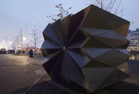 Make crea Kiosks: flexibles y transportables quioscos de origami invaden Canary Wharf. 4 kiosk make