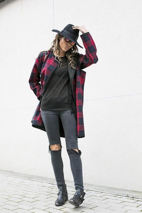 PERFECT TARTAN CAPE OUTFITS, black, tartan ,cape, zara studio, bohochic, hat, ripped jeans, topshop, 41 eyewear, seen, gafas de terciopelo, cristina blanco, spanish fashion blog, guia de estilo, guiadeestilo