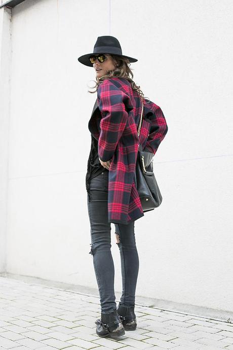 PERFECT TARTAN CAPE OUTFITS, black, tartan ,cape, zara studio, bohochic, hat, ripped jeans, topshop, 41 eyewear, seen, gafas de terciopelo, cristina blanco, spanish fashion blog, guia de estilo, guiadeestilo
