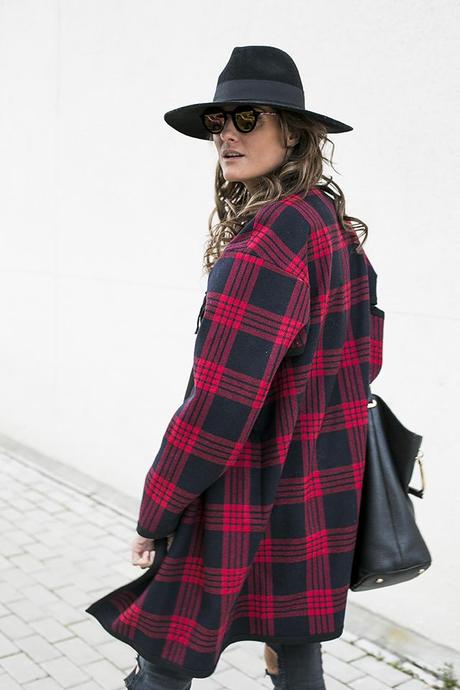 PERFECT TARTAN CAPE OUTFITS, black, tartan ,cape, zara studio, bohochic, hat, ripped jeans, topshop, 41 eyewear, seen, gafas de terciopelo, cristina blanco, spanish fashion blog, guia de estilo, guiadeestilo
