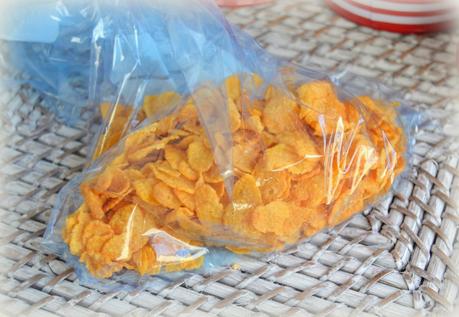 Nuggets de pollo caseros, con Corn Flakes y al horno. Nuggets de pollo caseros, con Corn Flakes y al horno.