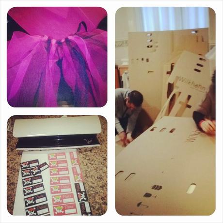 Preparando el disfraz para la fiesta pirata Preparando el disfraz para la fiesta pirata