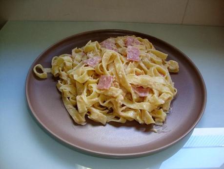 NIDOS CON SALSA DE QUESO NIDOS CON SALSA DE QUESO