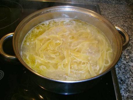 NIDOS CON SALSA DE QUESO NIDOS CON SALSA DE QUESO