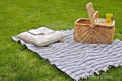 httpwww.dreamstime.comroyalty-free-stock-photos-picnic-blanket-basket-image21234698 Parejas complejas, 9