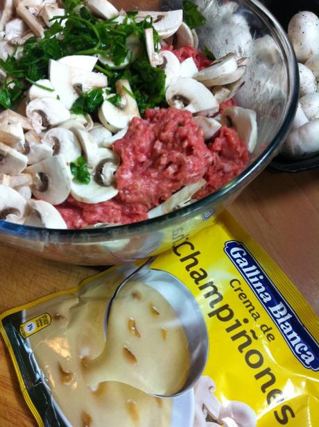 Fiambre De Carne Picada Con Serrano, Champiñones Y Su Crema Fiambre De Carne Picada Con Serrano, Champiñones Y Su Crema