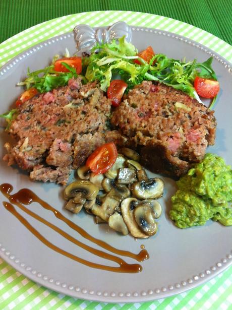 Fiambre De Carne Picada Con Serrano, Champiñones Y Su Crema Fiambre De Carne Picada Con Serrano, Champiñones Y Su Crema