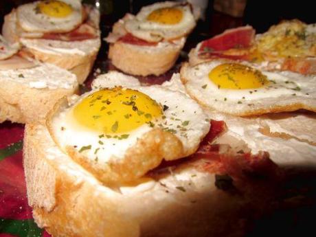 Huevos de codorniz con jamón serrano huevos-de-codorniz-con-jamon-serrano-