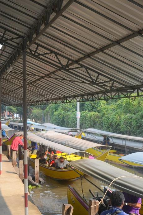 Día 12: Mercado Flotante Dumnoen Saduak, Río Kwai y visita al Templo de los Tigres. Día 12: Mercado Flotante Dumnoen Saduak, Río Kwai y visita al Templo de los Tigres.