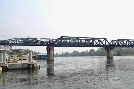 Día 12: Mercado Flotante Dumnoen Saduak, Río Kwai y visita al Templo de los Tigres. Día 12: Mercado Flotante Dumnoen Saduak, Río Kwai y visita al Templo de los Tigres.