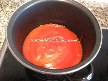 Salchichas con salsa de tomate italiana