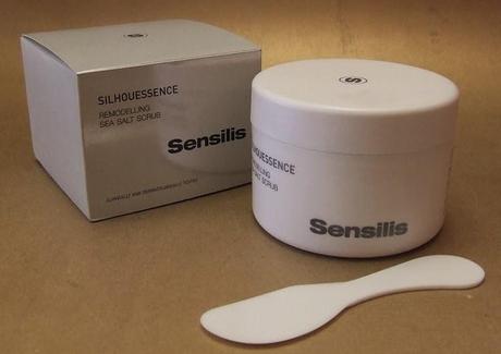 Exfoliante corporal “SILHOUESSENCE Remodelling Seal Salt Scrub” de SENSILIS