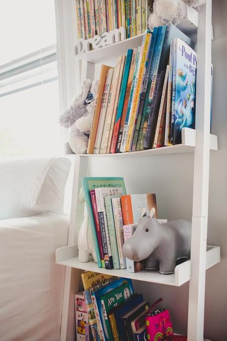 UN DORMITORIO COMPARTIDO EN GRIS Y TURQUESA UN DORMITORIO COMPARTIDO EN GRIS Y TURQUESA