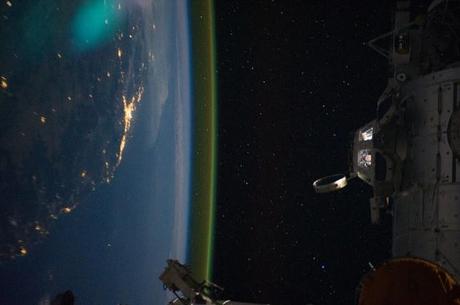 El módulo presurizado denominado cúpula es un observatorio y torre de control para la Estación Espacial Internacional (ISS). La foto muestra Australia de noche, el 15 de septiembre de 2011.