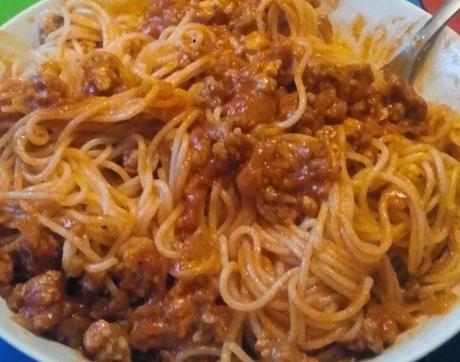 Espaguetis con carne piacada Espaguetis con carne piacada