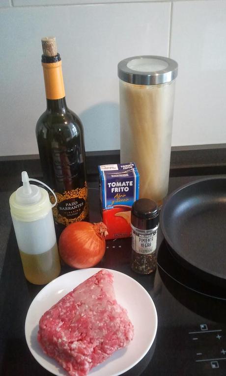 Espaguetis con carne piacada Espaguetis con carne piacada