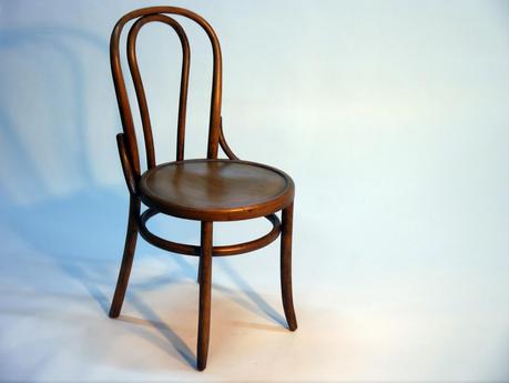 Mesas metálicas y sillas thonet de estilo clásico para  hostelería cafeterias y restaurantes