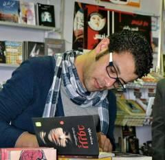 Firmando en la Feria Internacional del Libro El Cairo 2014