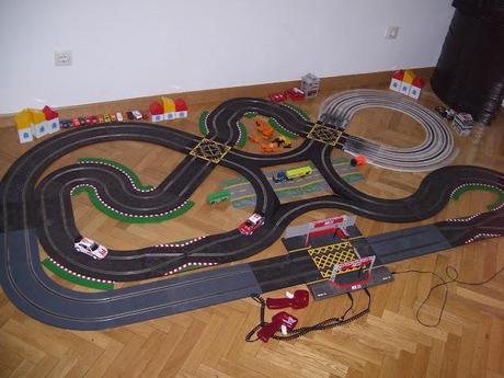 Nº 1128. Montaje de circuito jeroglifico, con tramos de sentidos contrarios. Nº 1128. Montaje de circuito jeroglifico, con tramos de sentidos contrarios.