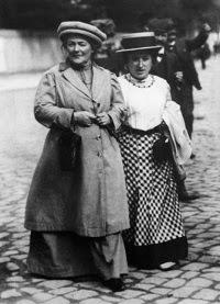 En favor de la paz, Rosa Luxemburgo (1871-1919) En favor de la paz, Rosa Luxemburgo (1871-1919)