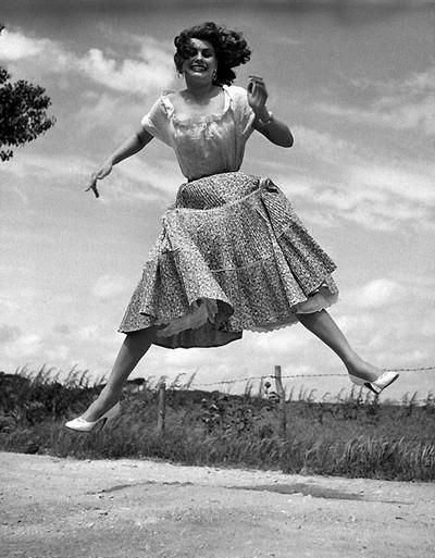 jumpology photo halsman_sofia_loren_zpsee49dcbe.jpg
