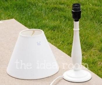 Decorar una lámpara de sobremesa Decorar una lámpara de sobremesa