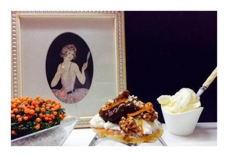 Blinis con higos en almíbar y nueces sobre crema de mantequilla pastel 1-003