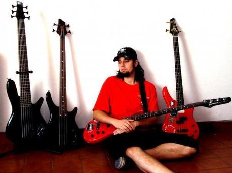 Nico Aranda – “Get Lucky” bass cover 318890_265635860124991_877166743_n