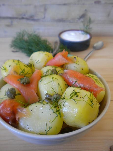 Ensalada de patatas y salmón marinado