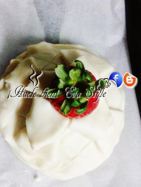 Pastel de hojaldre con requesón y frutas Pastel de hojaldre con requesón y frutas