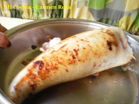 CALAMAR RELLENO A LA MARENGA (RELLENO DE PESCADO Y MARISCO CON SALSA DE ALMENDRAS) CALAMAR RELLENO A LA MARENGA (RELLENO DE PESCADO Y MARISCO CON SALSA DE ALMENDRAS)