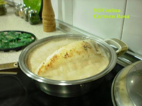 CALAMAR RELLENO A LA MARENGA (RELLENO DE PESCADO Y MARISCO CON SALSA DE ALMENDRAS) CALAMAR RELLENO A LA MARENGA (RELLENO DE PESCADO Y MARISCO CON SALSA DE ALMENDRAS)