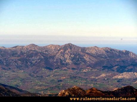 Ruta al Pico Pierzu: Vista del Sueve Ruta al Pico Pierzu: Vista del Sueve