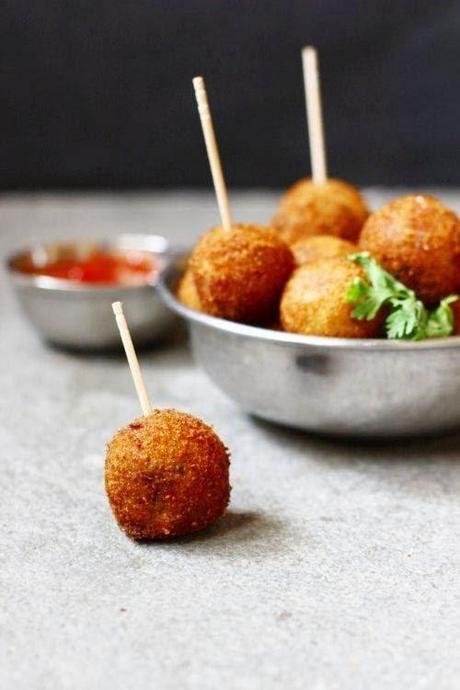 CROQUETAS DE QUESO Y JAMÓN CROQUETAS DE QUESO Y JAMÓN
