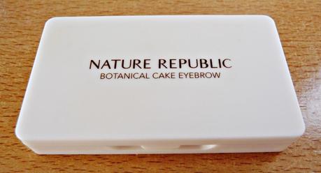 Maquillaje para cejas: Color My Brows de Etude House (máscara) y Botanical cake eyebrow de Nature Republic  (sombras)