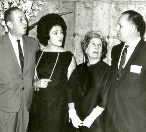 Walt Disney y su esposa con don Jorge Agnesi y señora.