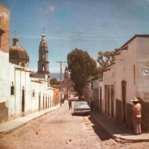 La Calle de Arriba en Huejuquilla, hace décadas. Foto de Romarico González.