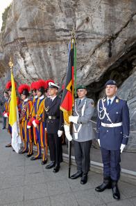 Soldados del Vaticano y Alemania, en una reunión en Lourdes, en 2012. Foto: Sebastian Wilke/Bundeswehr.