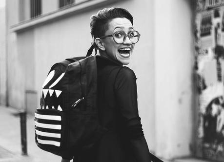 Black and White Mochila_sonrisa_aminta