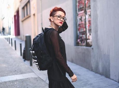 Black and White amintaonline_mochila_gafas