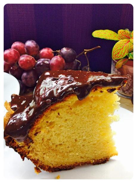 Bizcocho de leche y almíbar de uva con cubierta de chocolate la foto-1654