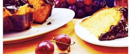 Bizcocho de leche y almíbar de uva con cubierta de chocolate la foto-1659_Fotor