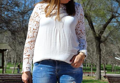 LACE+RIPPED JEANS.- LACE+RIPPED JEANS.-