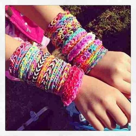 Un poco de todo...pulseras, coquetería, cosas de aquí ...de allá... Un poco de todo...pulseras, coquetería, cosas de aquí ...de allá...