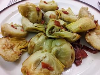Alcachofas rehogadas con jamón ibérico Alcachofas rehogadas con jamón ibérico