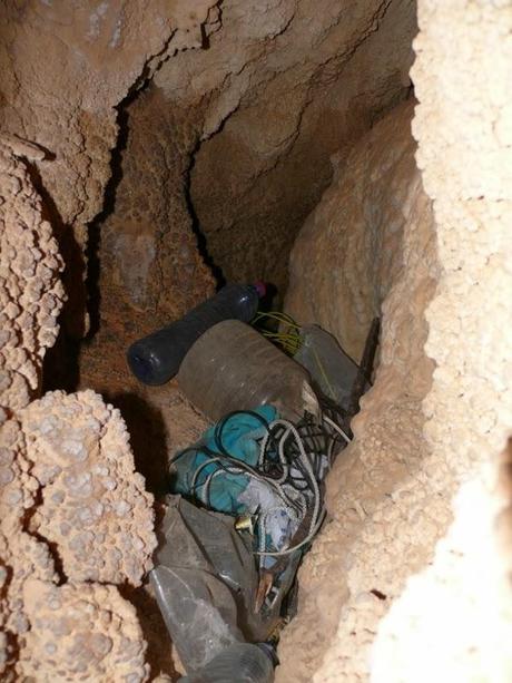 Limpieza de una cavidad en Villacarrillo Limpieza de una cavidad en Villacarrillo